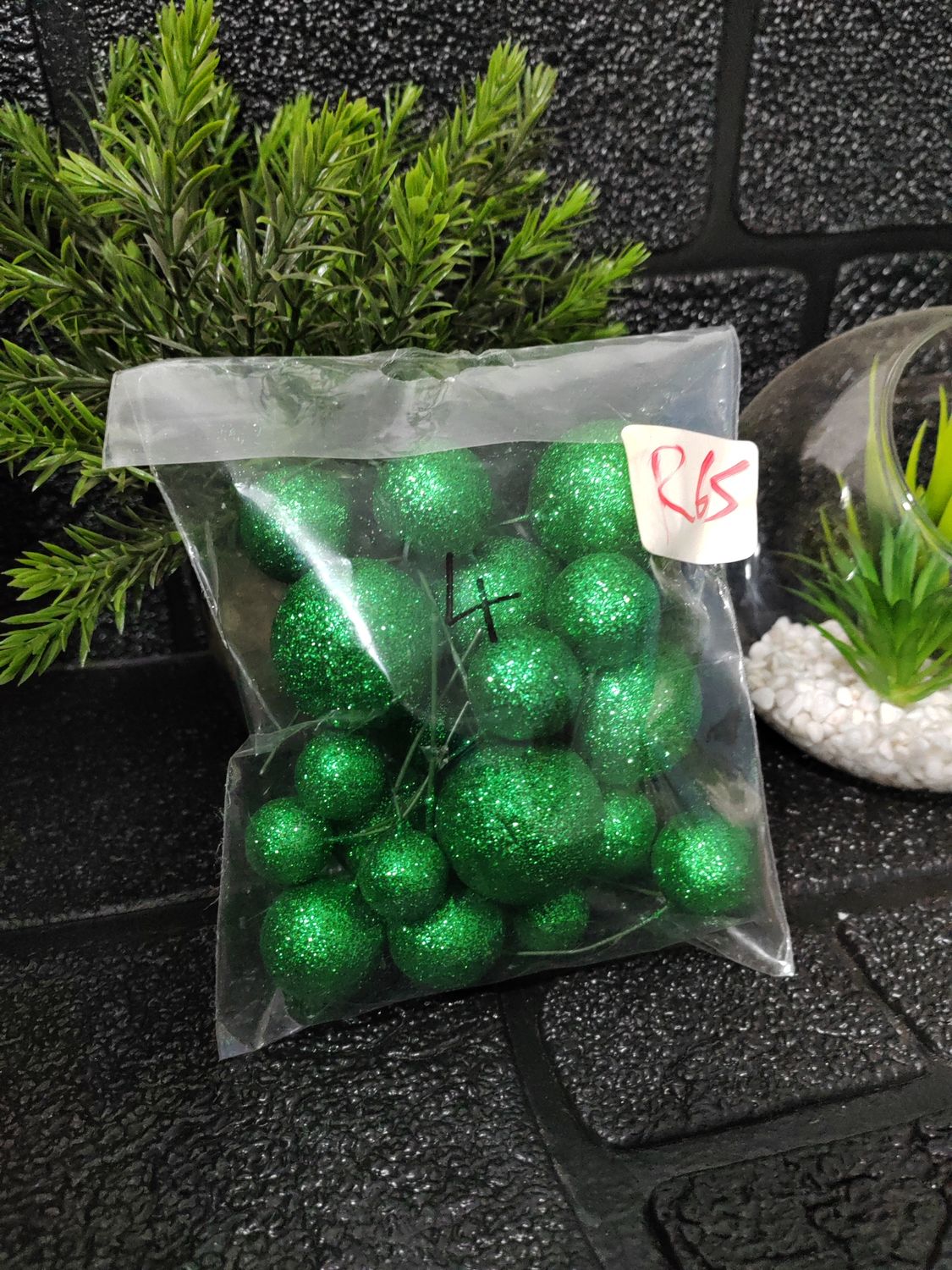 Green Gritter faux balls 20pcs