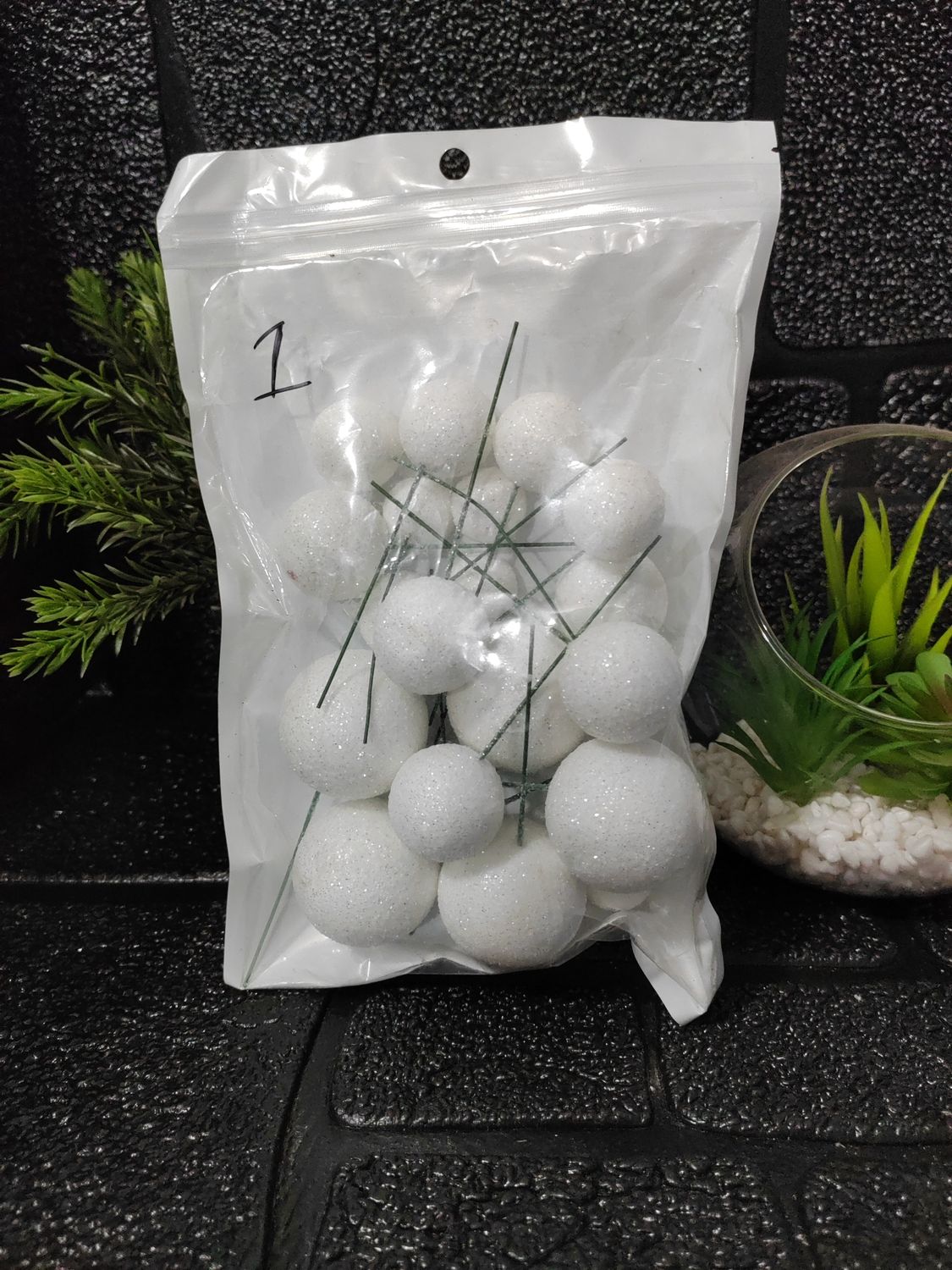 White Gritter faux balls