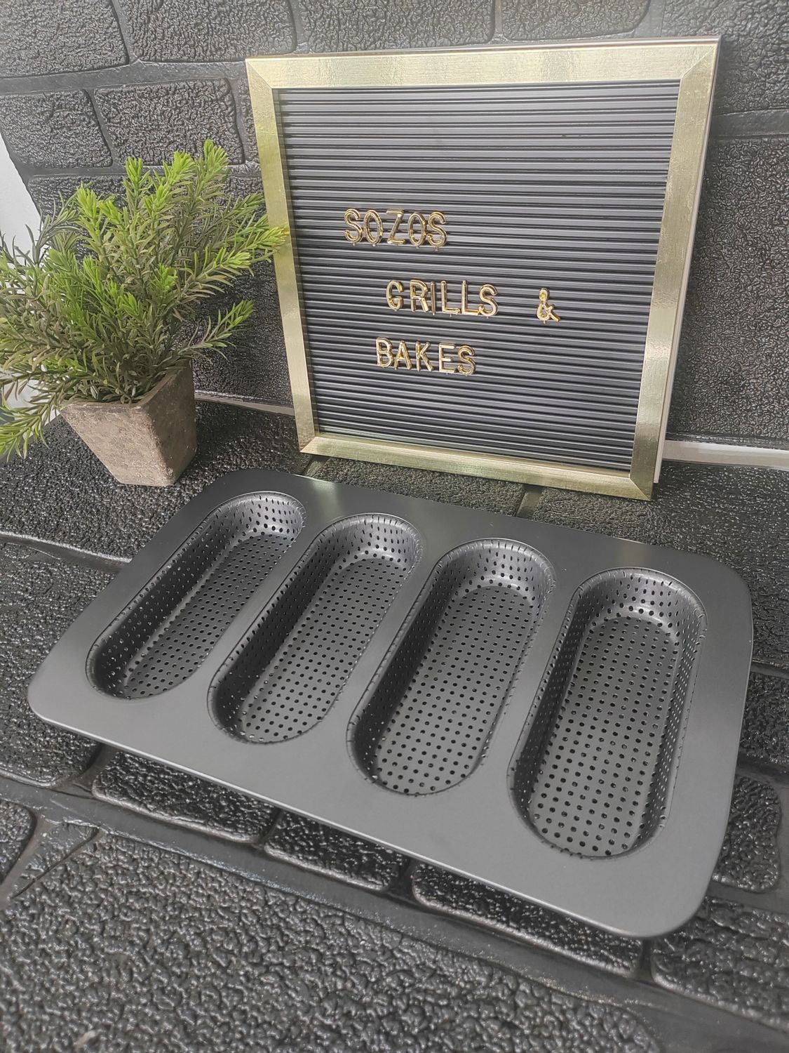 Bread rolls pan
