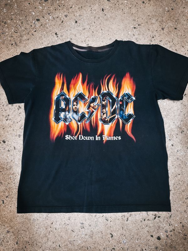 AC/DC 90&#39;s Shot Down In Flames T-shirt, size L