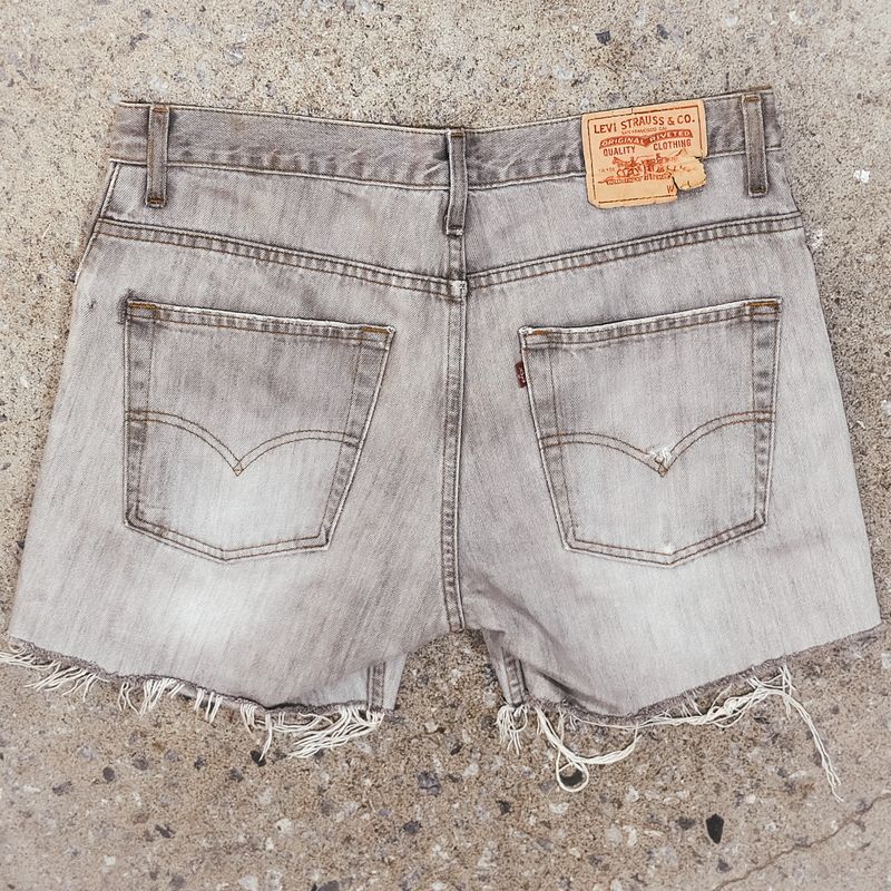 Levi&#39;s Women&#39;s 90&#39;s cutoffs, Size 12-14