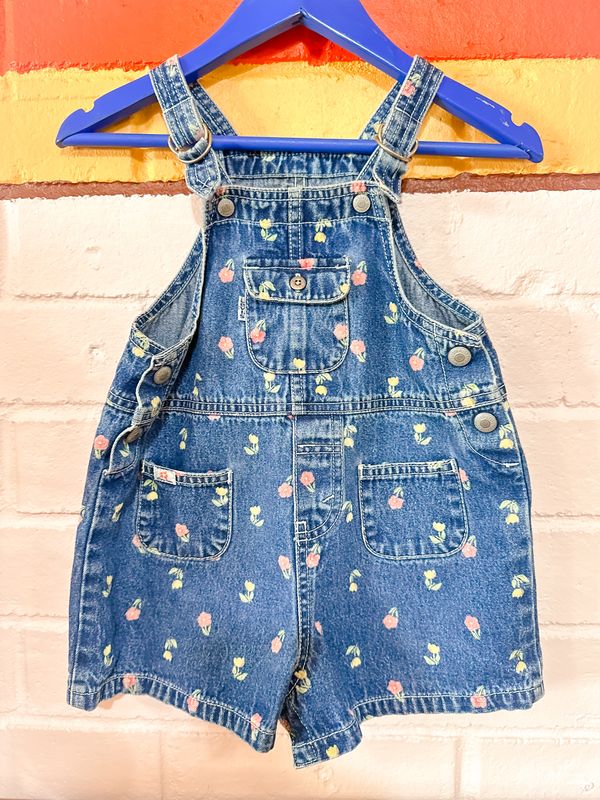 Levi&#39;s Vinty Shortall Size 4