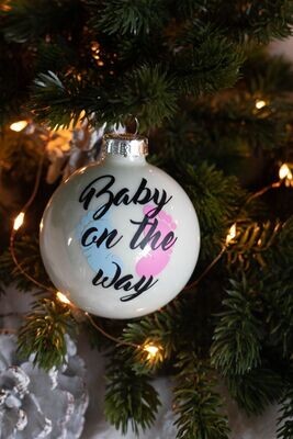 Kerstbal "Baby on the way"