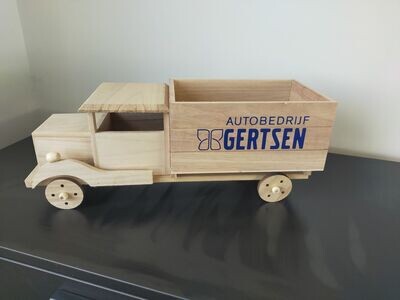Houten bierwagen met logo