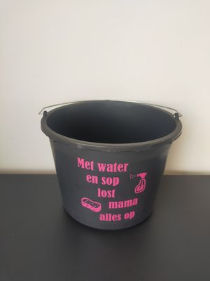 Kado emmer "Met water en sop lost mama alles op"