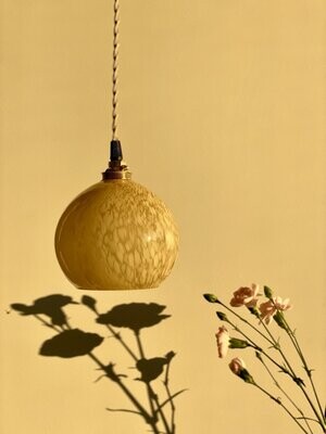 Baladeuse boule en verre de Clichy jaune