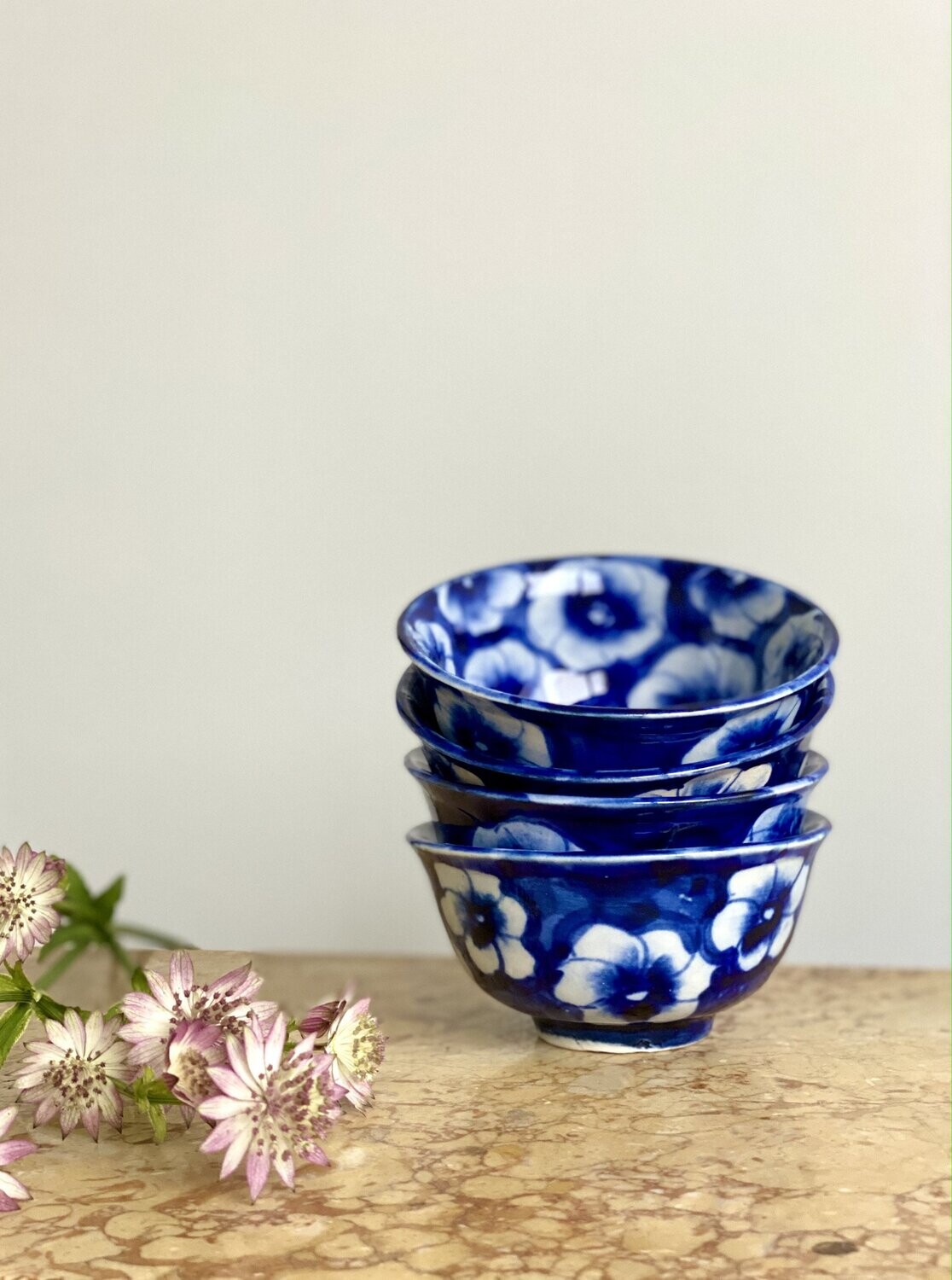 4 coupelles à fleurs bleues