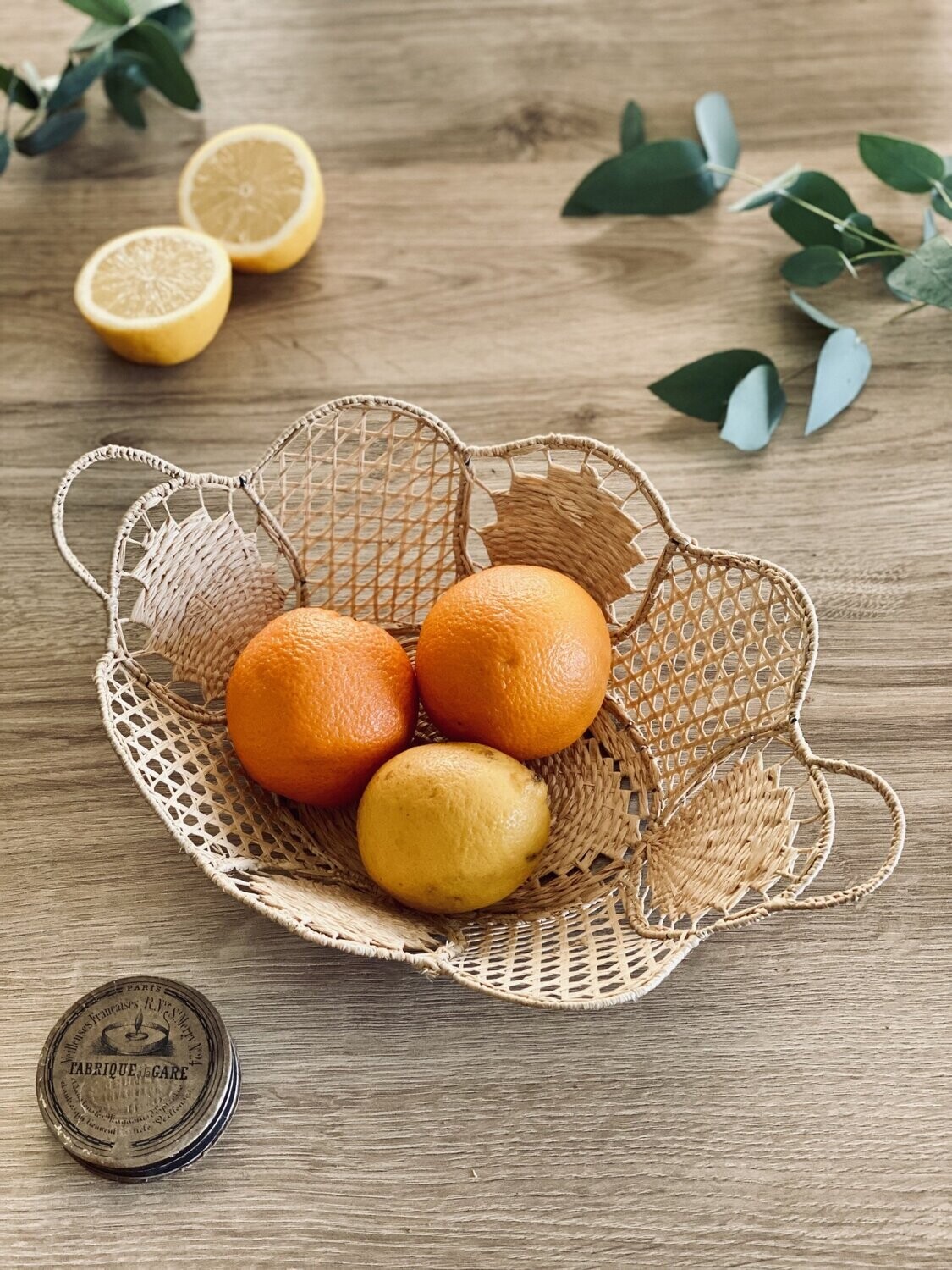 Corbeille en paille tressée
