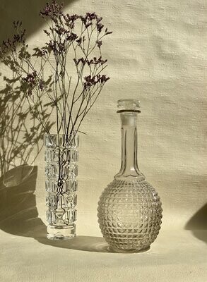 Carafe en verre ciselé