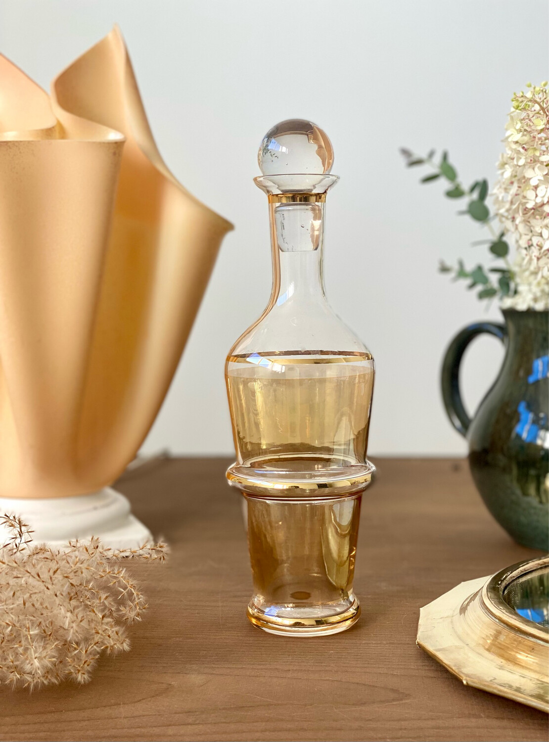Carafe en verre - décors ambrés / dorés