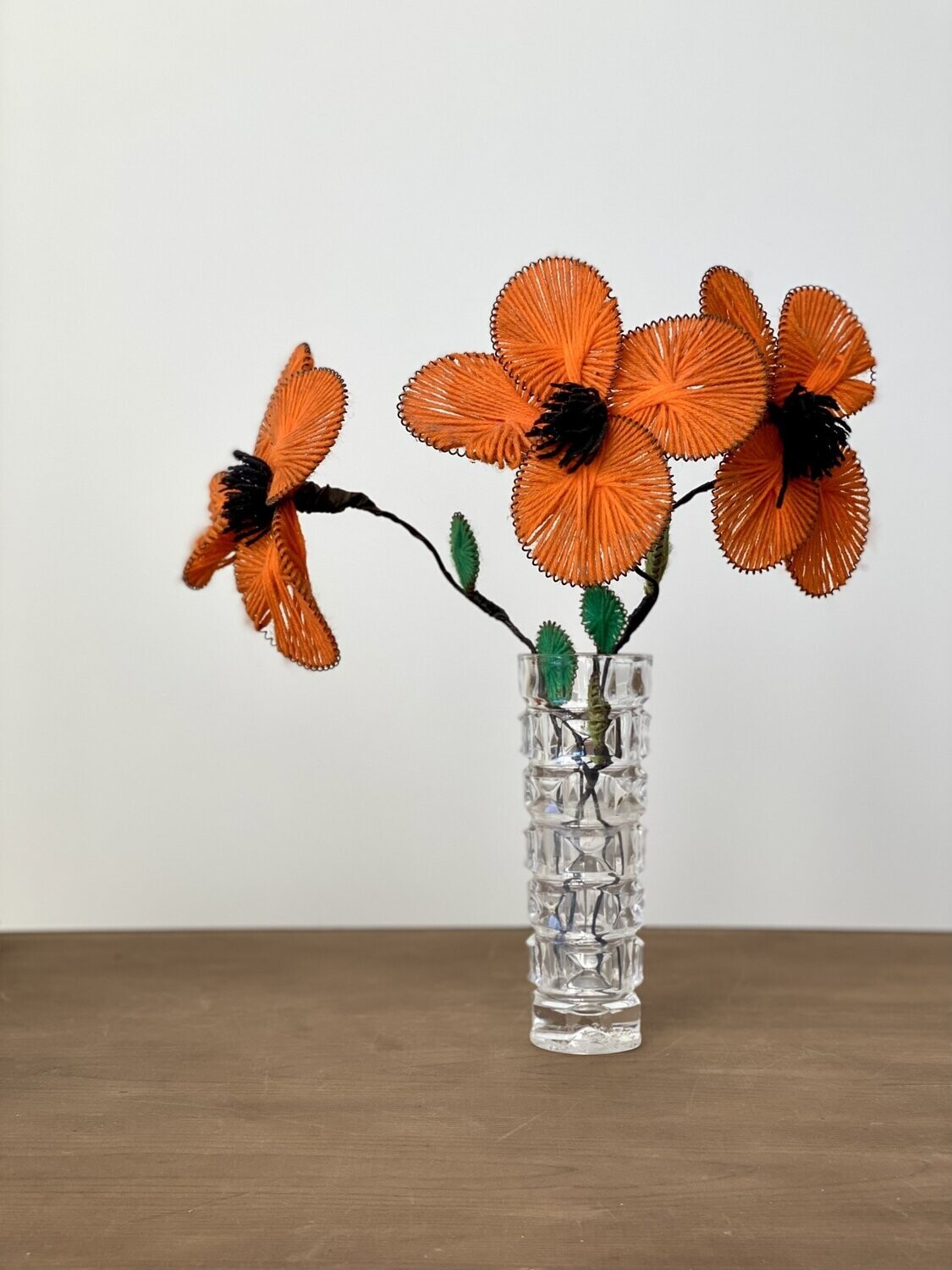 Fleurs en laine sur tige - 70s