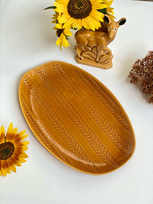 Plat vintage ovale à motifs