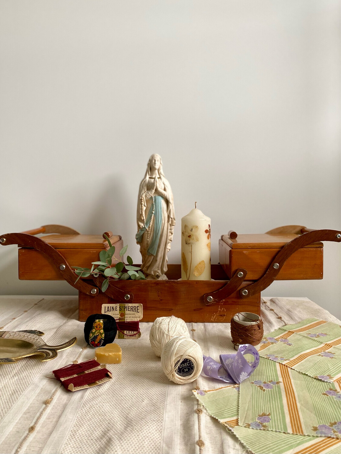 Petite travailleuse en bois