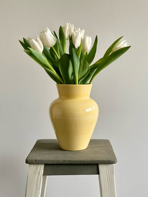 Vase en céramique jaune