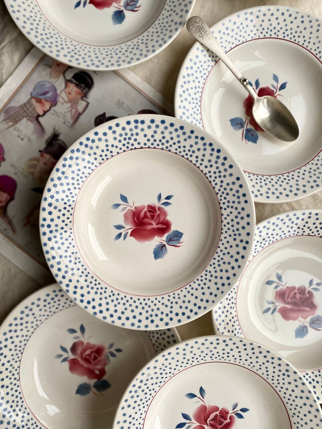 11 assiettes creuses René - Digoin Sarreguemines