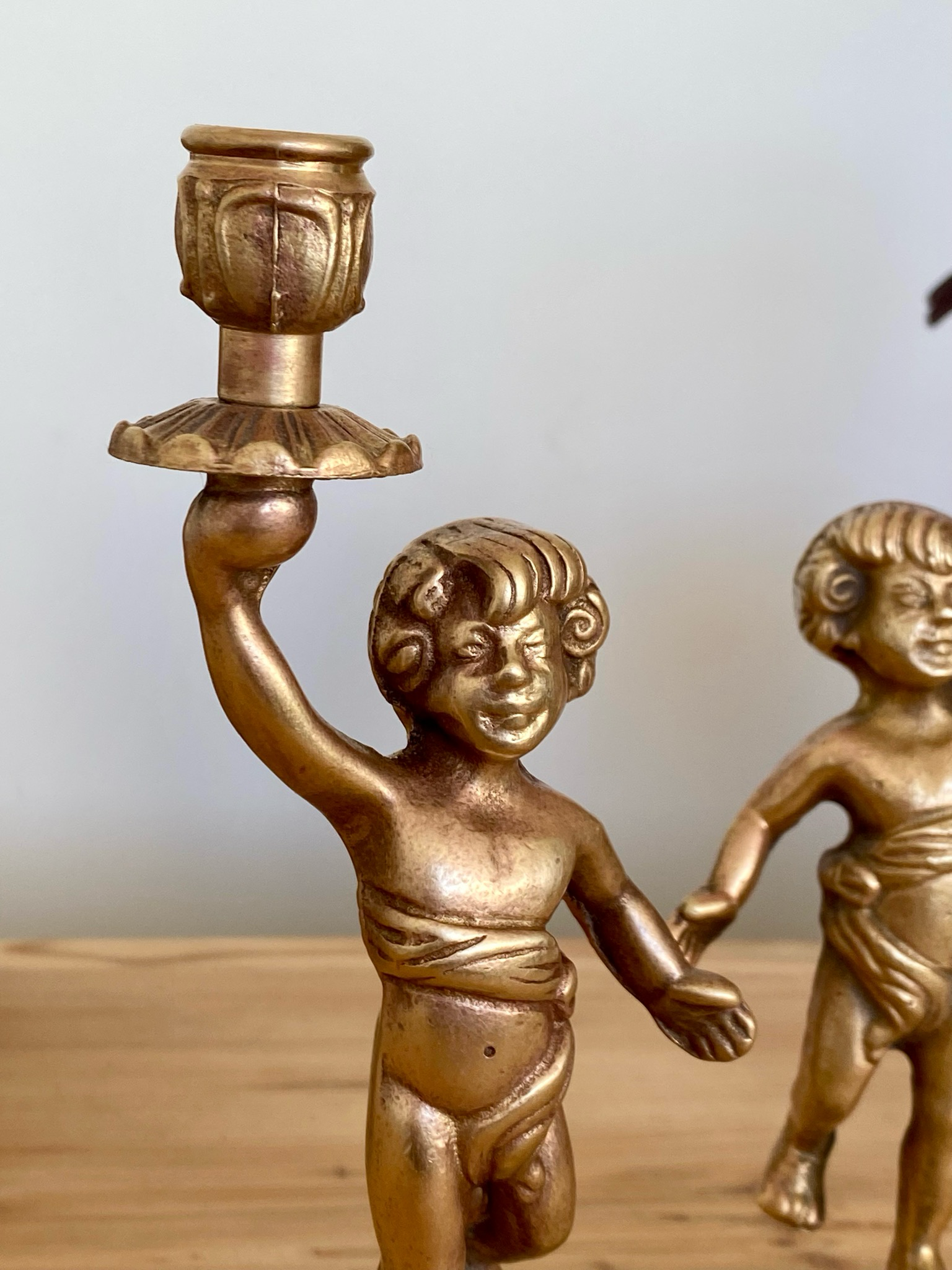 8 - Paire de bougeoirs - Chérubins