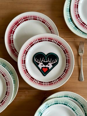 4 assiettes à motifs rouges - Digoin Sarreguemines