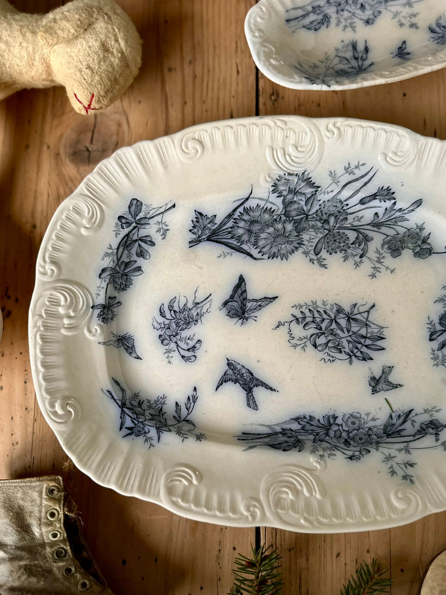 Plat en terre de fer - Décor champêtre