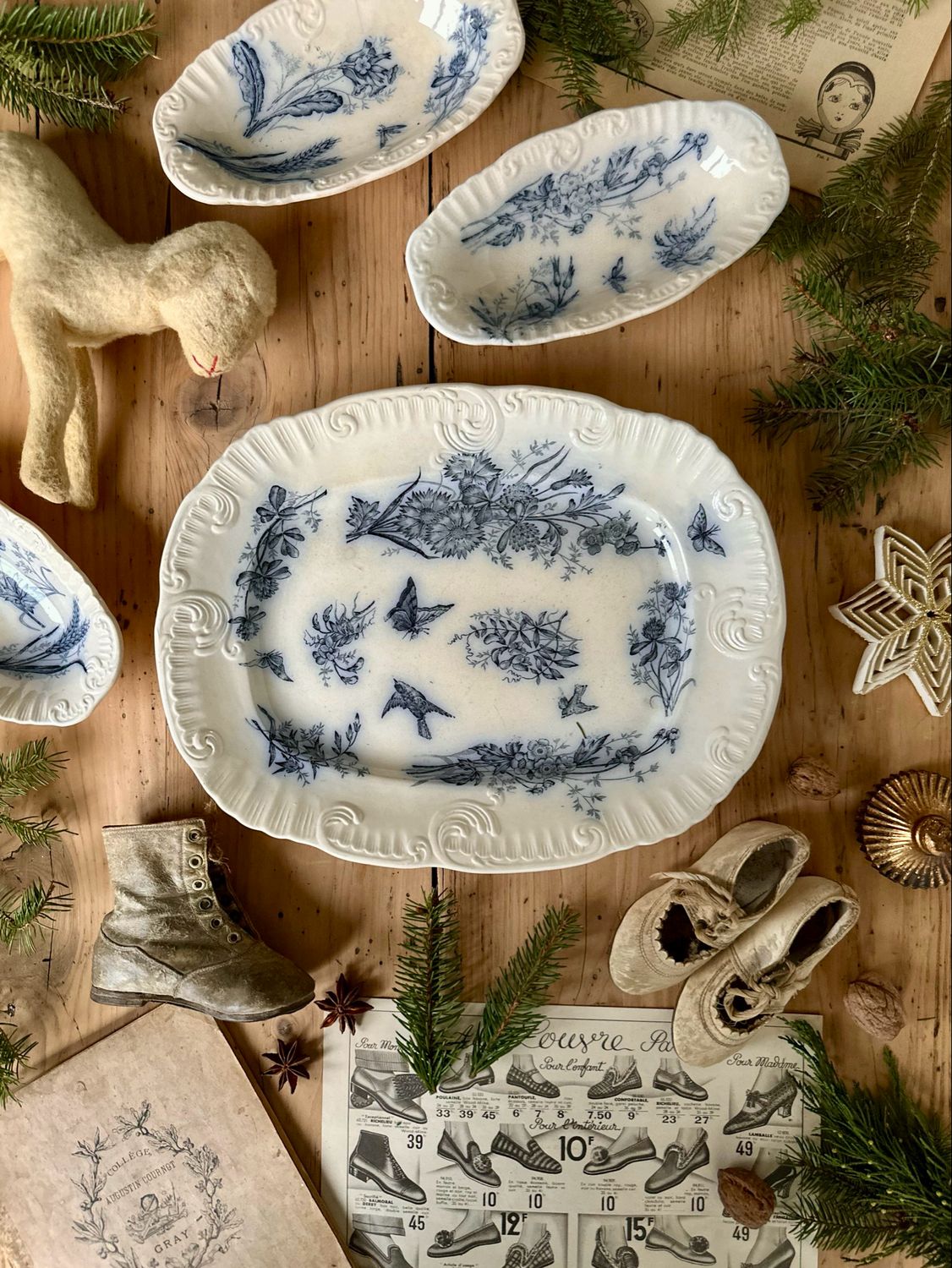 Ancien plat en terre de fer - Décor champêtre