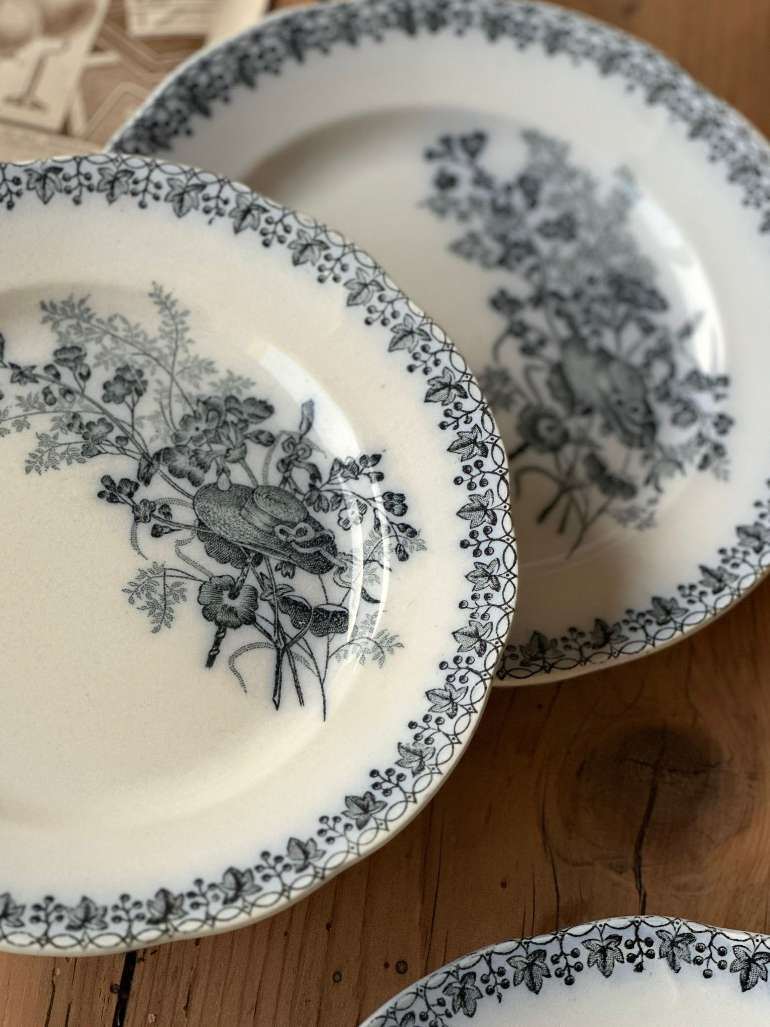 4 assiettes à dessert 