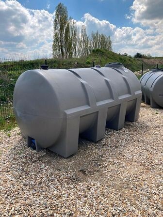 POLYCUVE PE 5000L GRISE - DIAM : 1M50 - LG : 3M40 - HAUTEUR : 1M55 - REF : W00502304001P