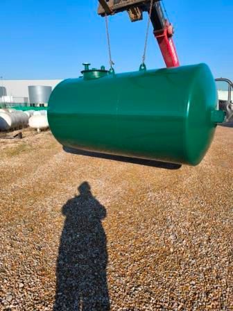 CUVE EX PETROLIERE 10 000L NORME EUROPEENNE DP DIAM : 2M - LG : 3M80 - H : 2M25 REF : W0100.2310003