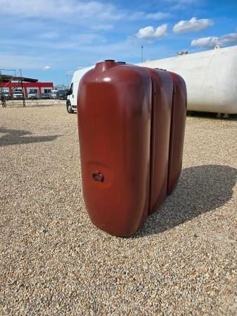 CONTENEUR PLASTIQUE EX FIOUL PEINT EN ROUGE 1500 L OCC  REF : W00152302003PI
