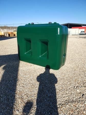 CONTENEUR PLASTIQUE EX FIOUL PEINT EN VERT 2500 L OCC REF : W00252302005PI
