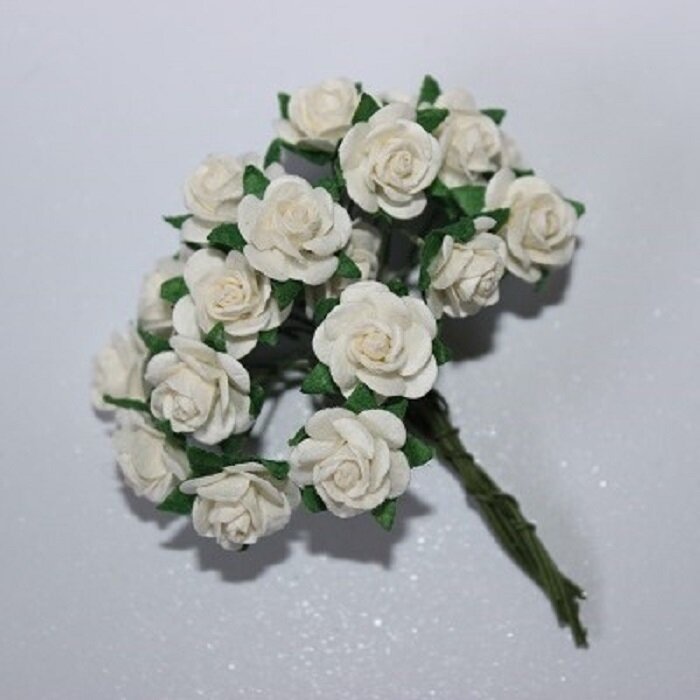 Fleur rose blanche artificielle T 2 cm