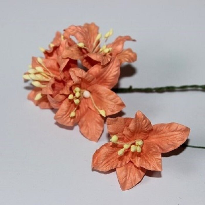 Fleur Lily saumon artificielle