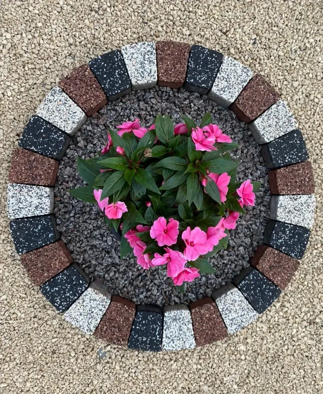 Three colours circle mix: black/white/copper