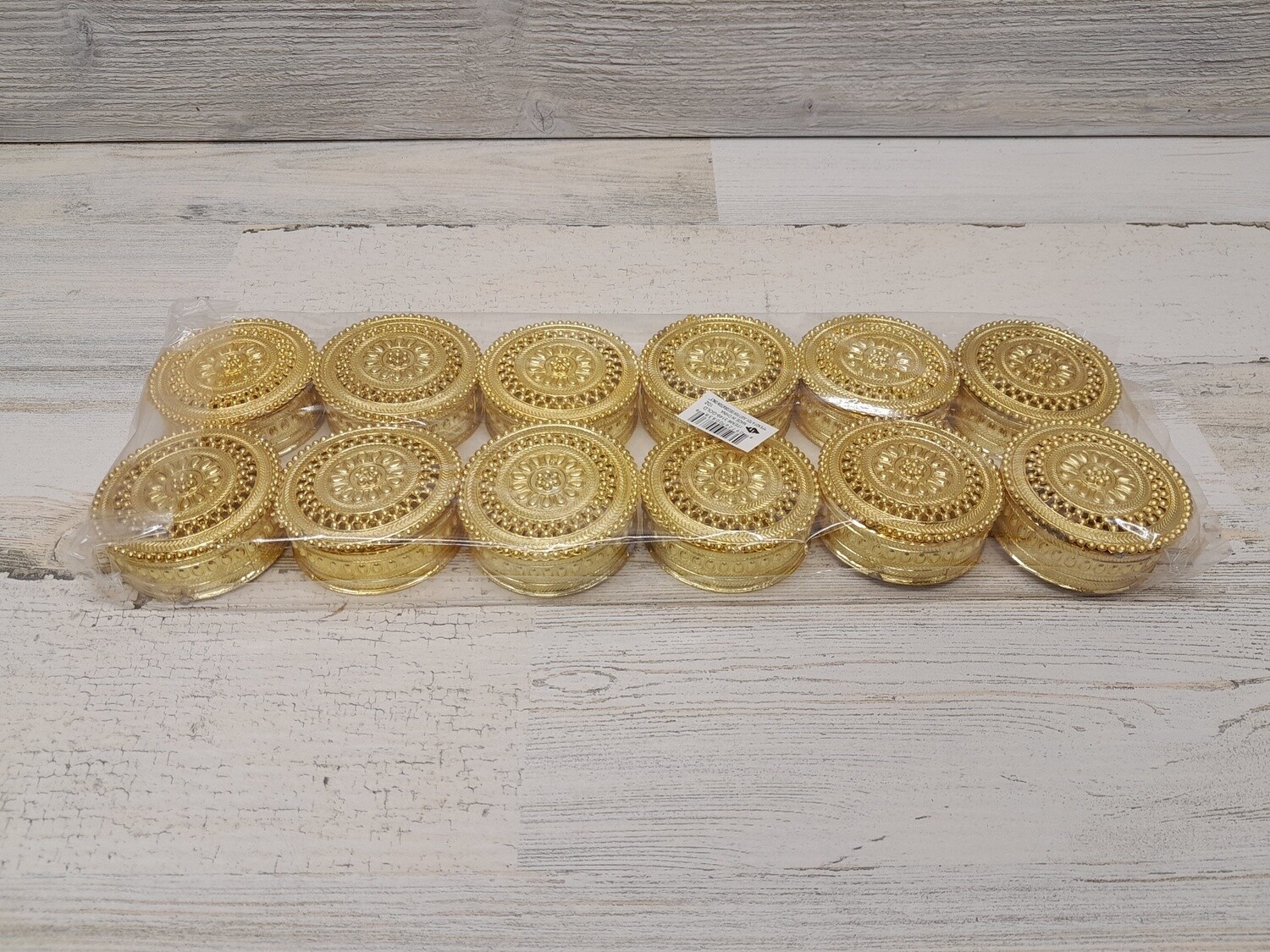 12pc 2.5&quot; Round Plastic Favor Boxes Gold