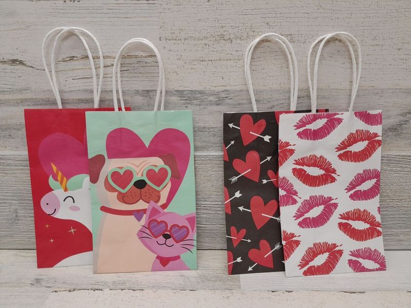 2pc 8.25&quot;x5.25&quot;x3.25&quot; Valentine Gift Bag Assorted
