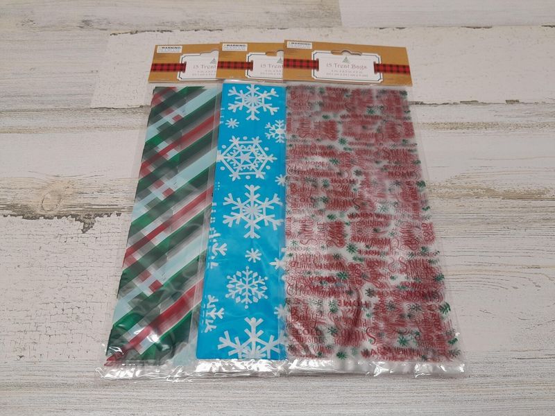 15pc 4&quot;x9.5&quot; Christmas Cellophane Loot Bags Assorted