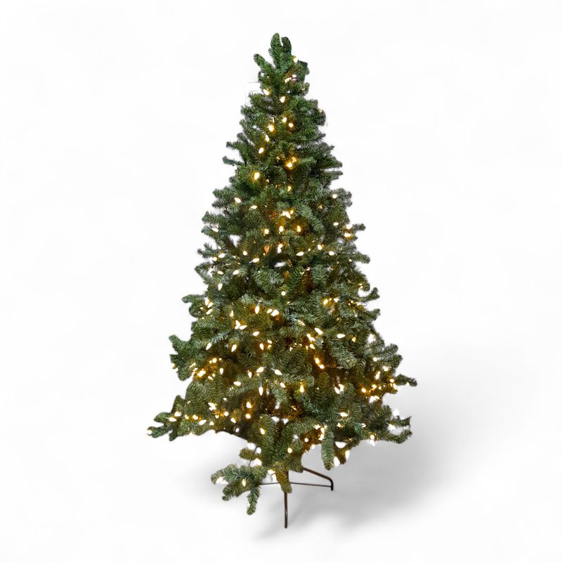 7.5&#39; Led Canadian Pine Tree