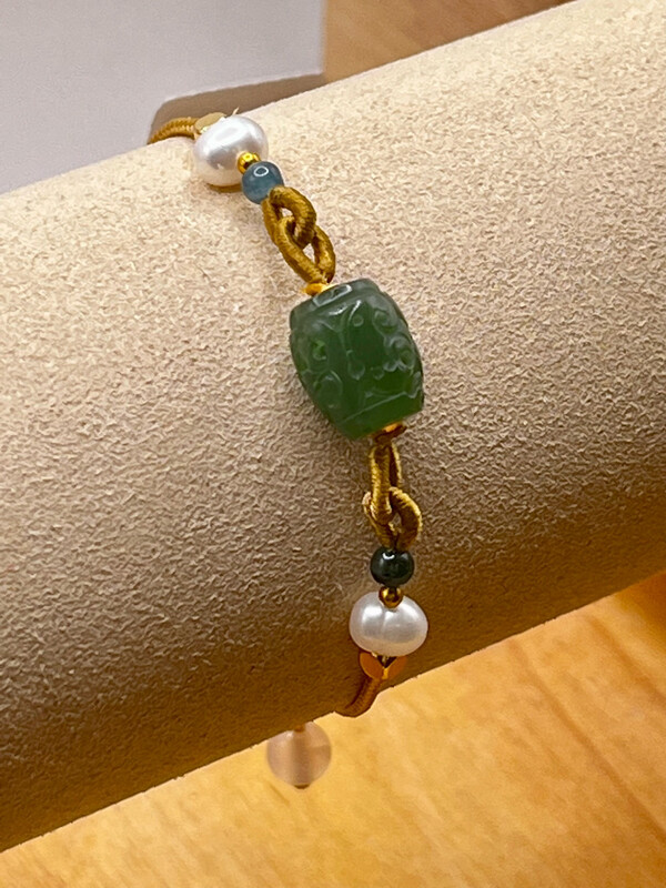 Natural Hetian Jade Lucky Barrel - 18K