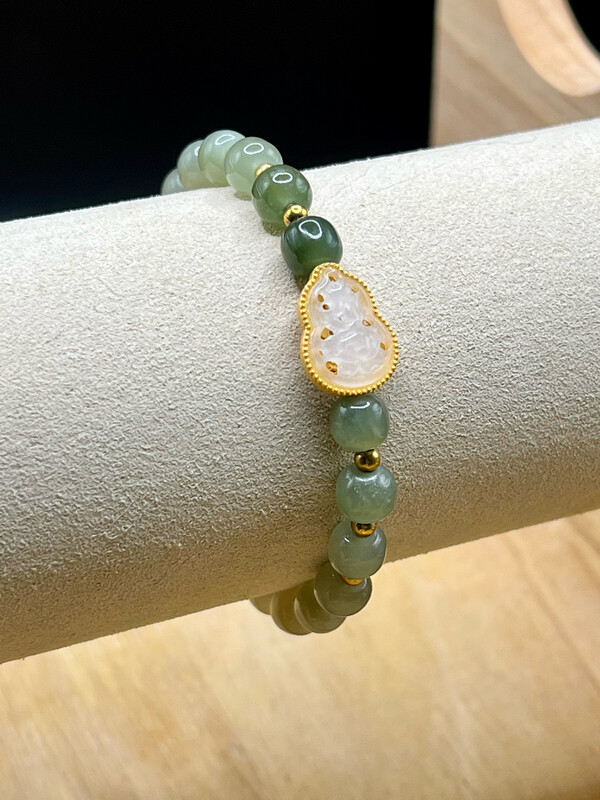 Natural Hetian Jade with Wu Lu