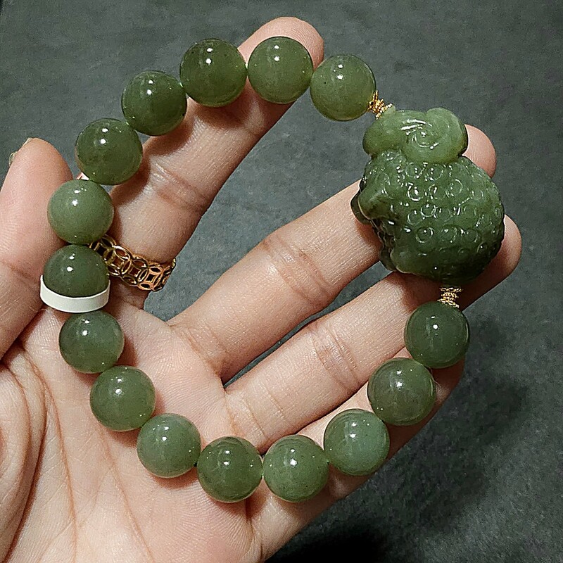 Natural Hetian Jade with Sheep 18K