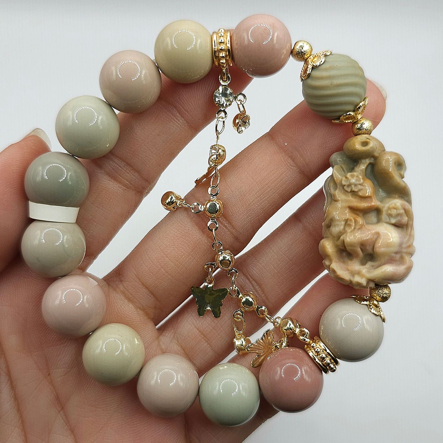 Natural Milkshake Alashan Agate with 9 Tail Fox