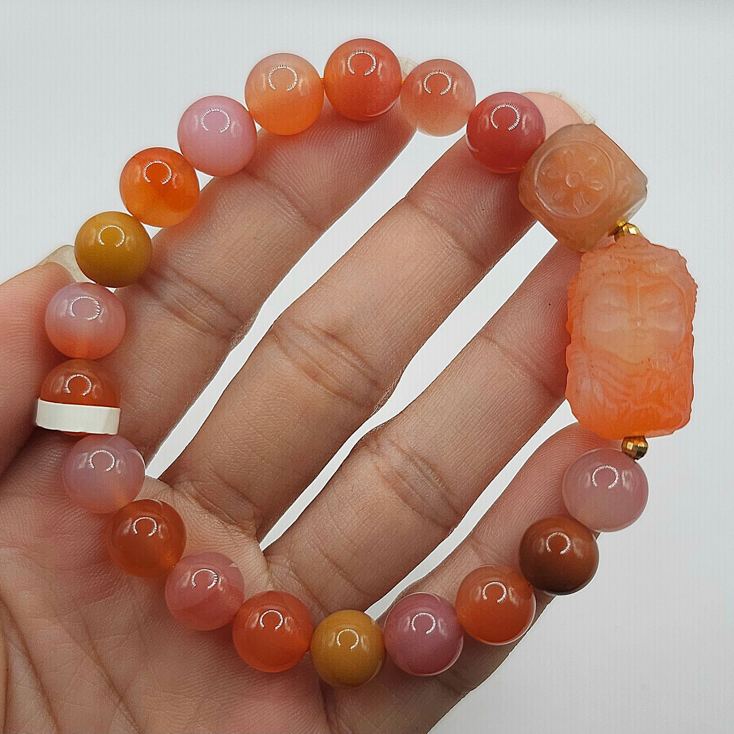 Natural Yan Yuan Agate with Guanyin - 18K