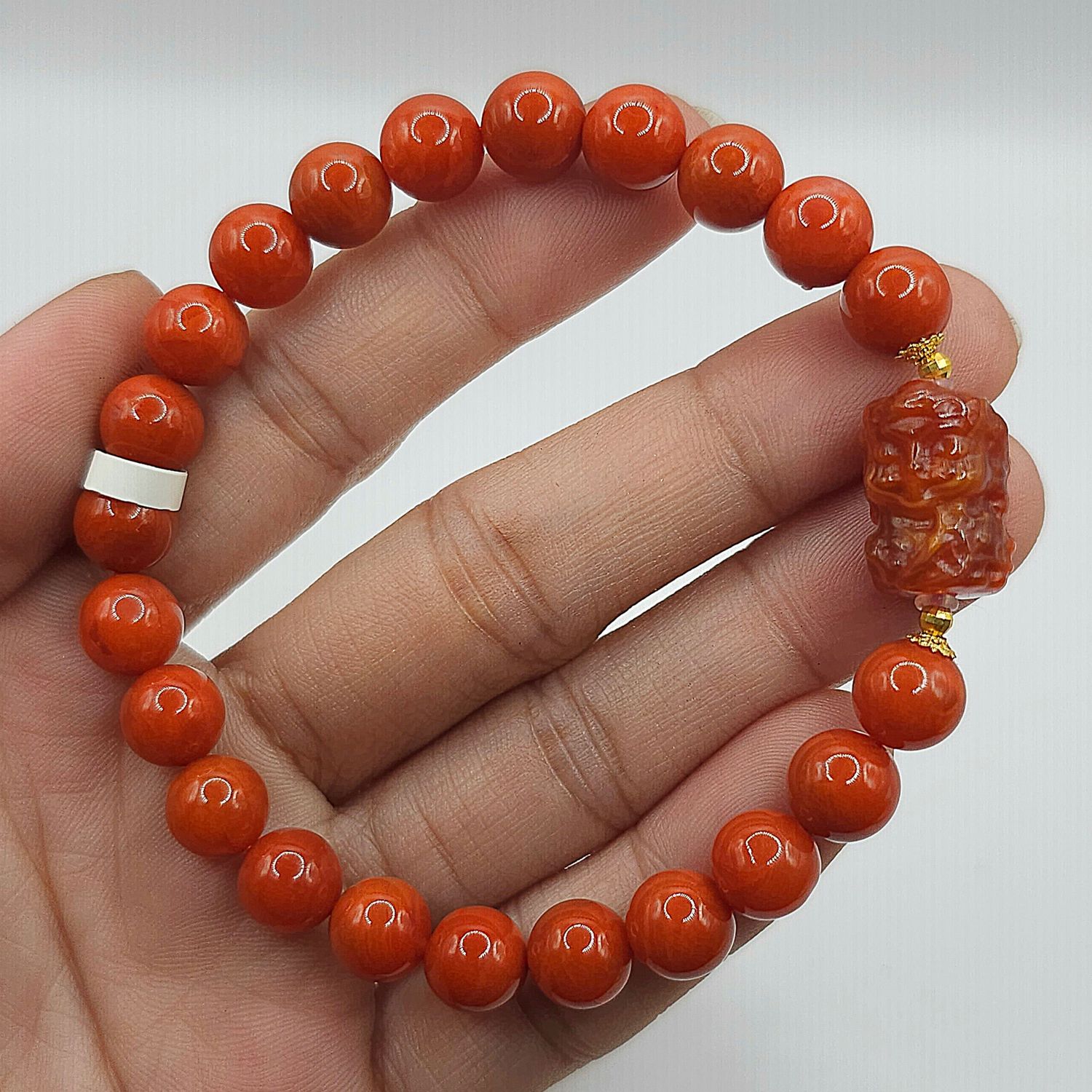 Natural Nanhong with Guanyin - 18k