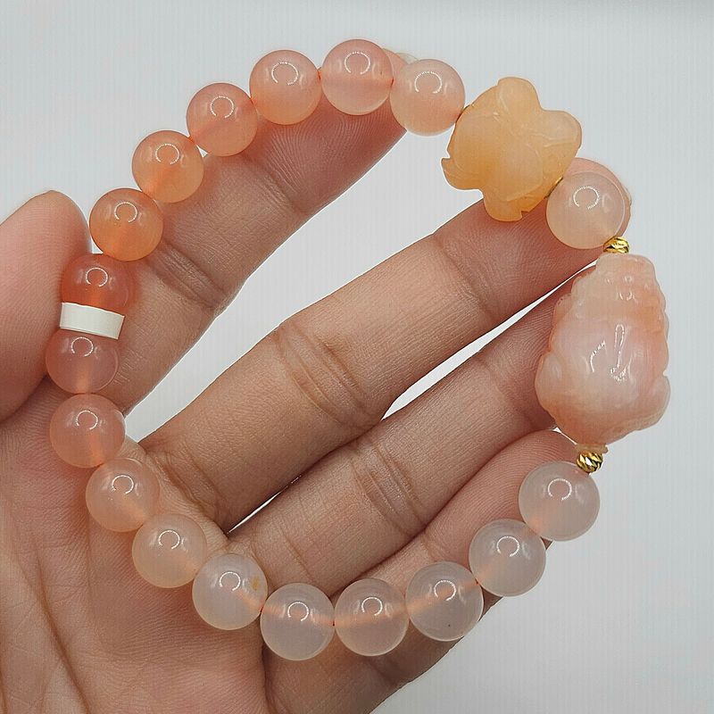 Natural Yan Yuan Agate with Pixiu &amp; Double Lotus - 18K