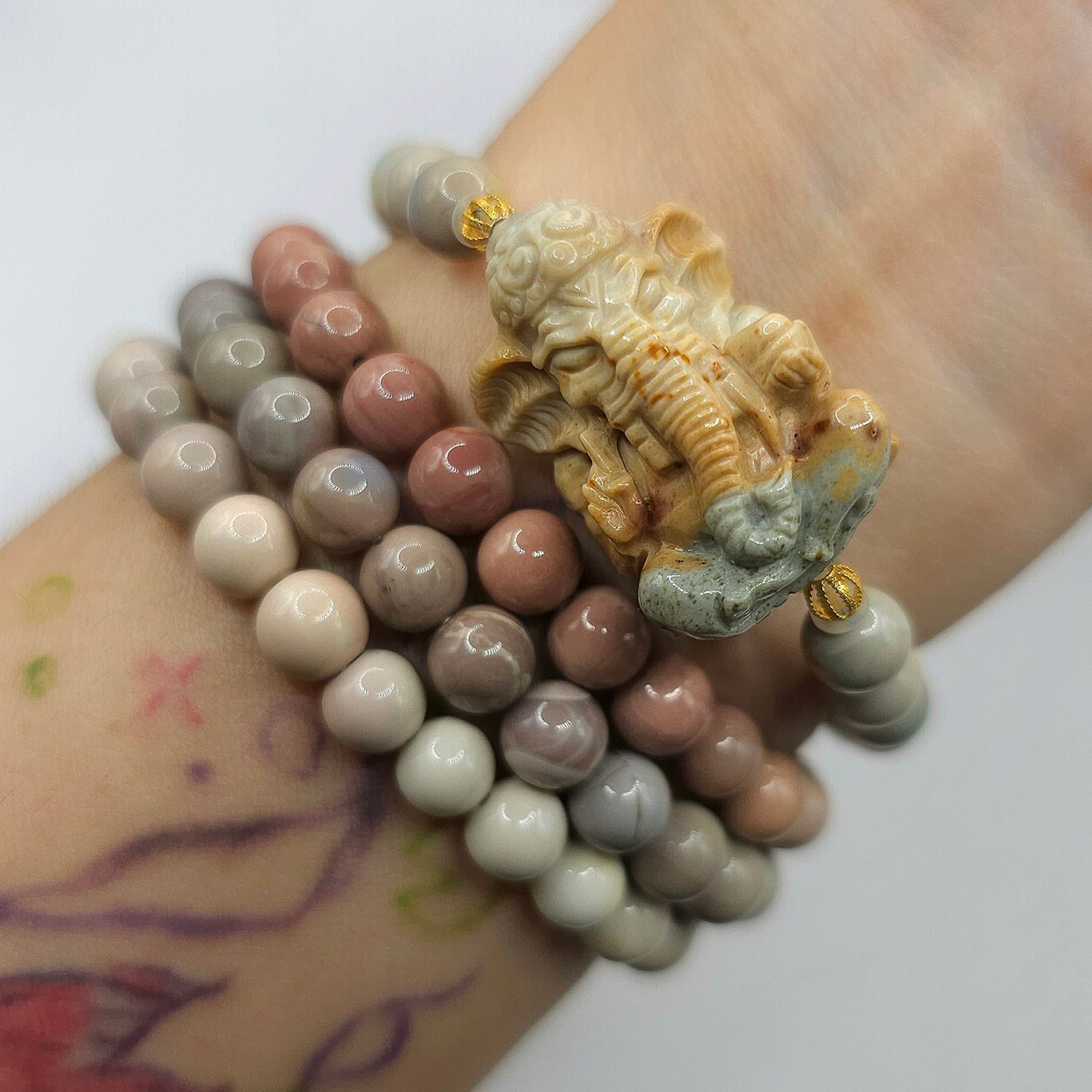 Natural 3 Lap Alashan Agate with Ganesha - 18K