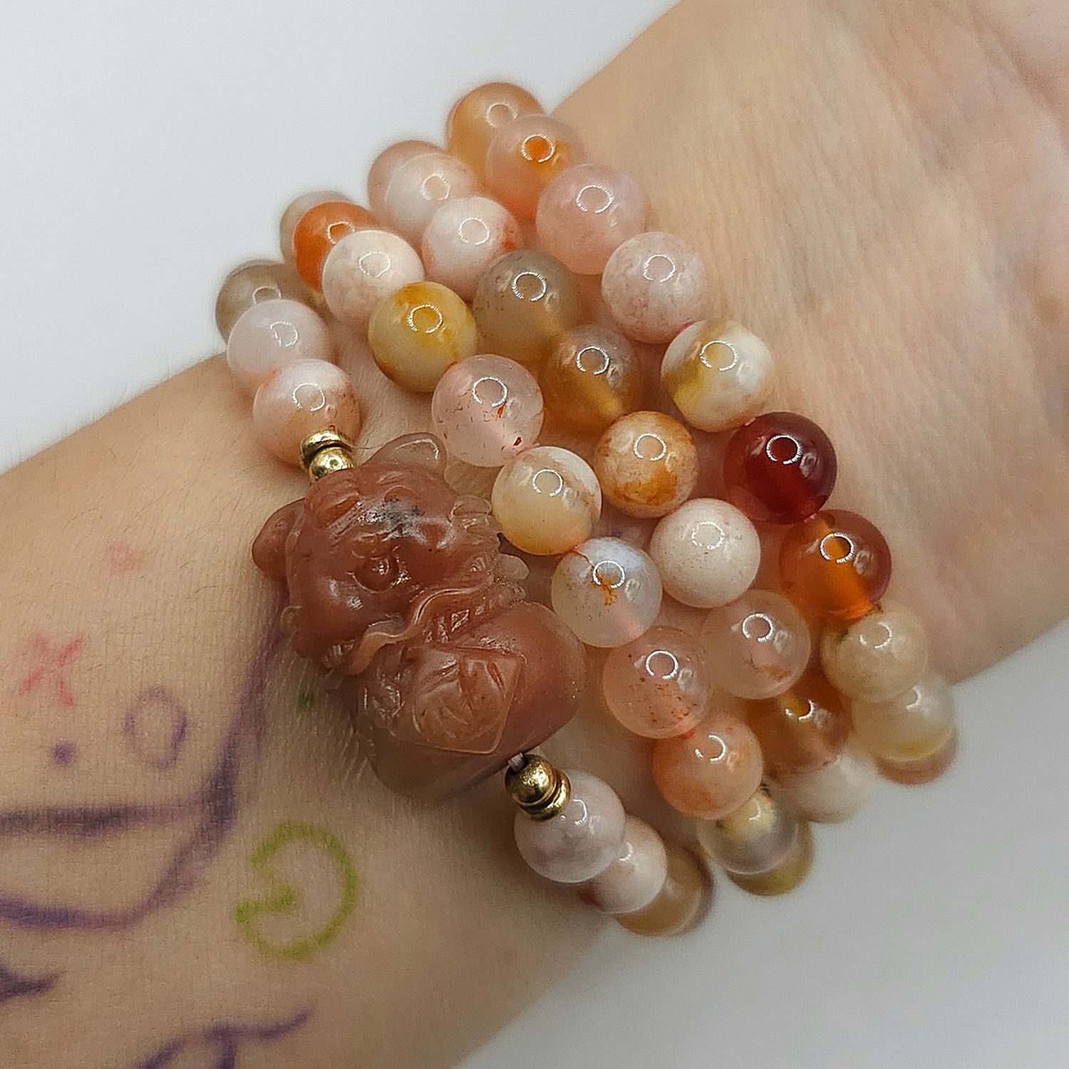 Natural 3 Lap Sakur Agate with Lucky Cat