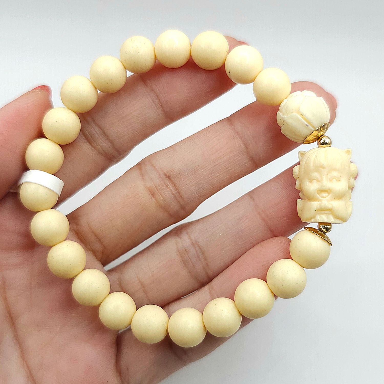 Natural Ivory Nut with 9 Tail Fox