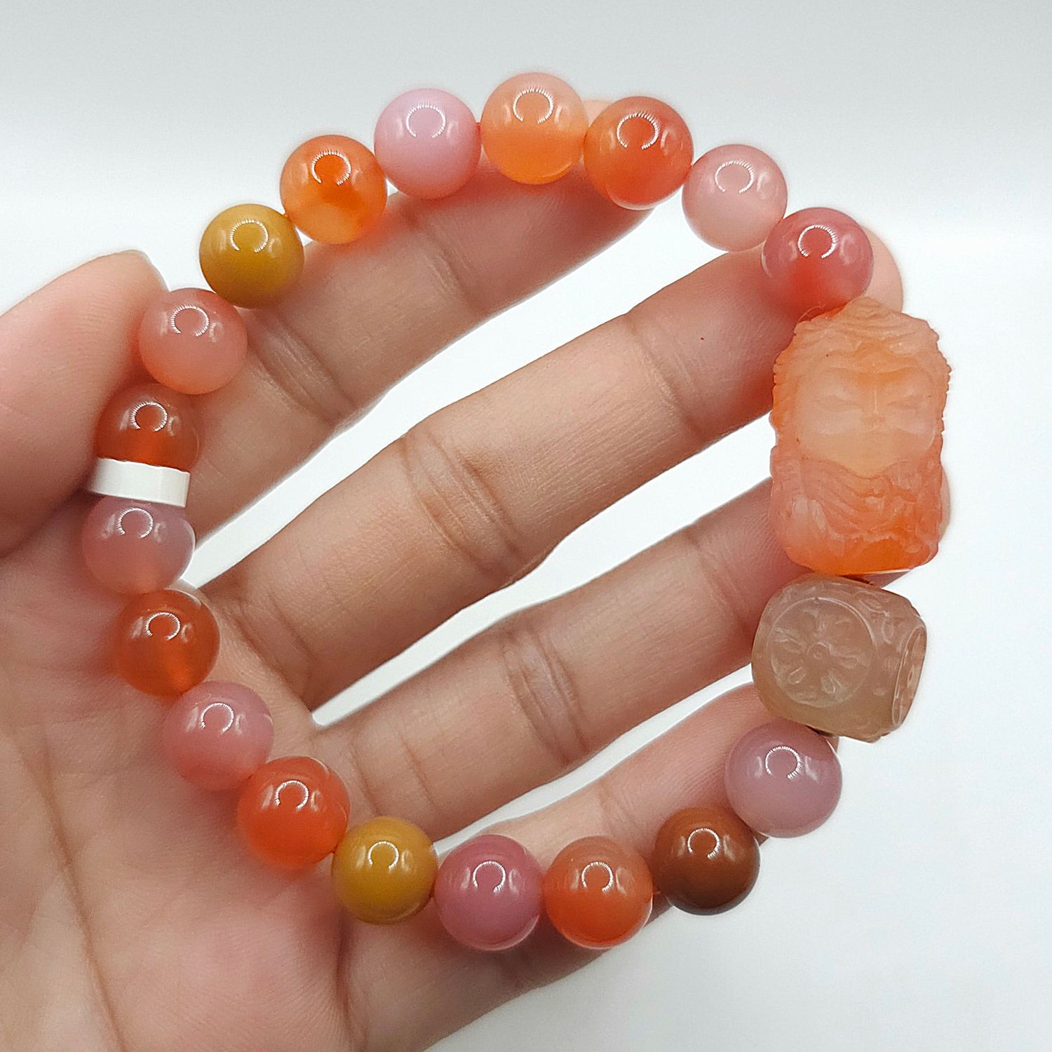 Natural Yan Yuan Agate with Guanyin - 18k