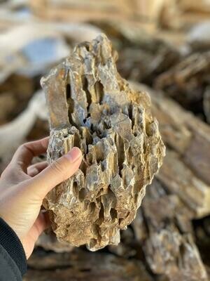 Brown tiger steen (afmetingen 10-40 cm) per KG