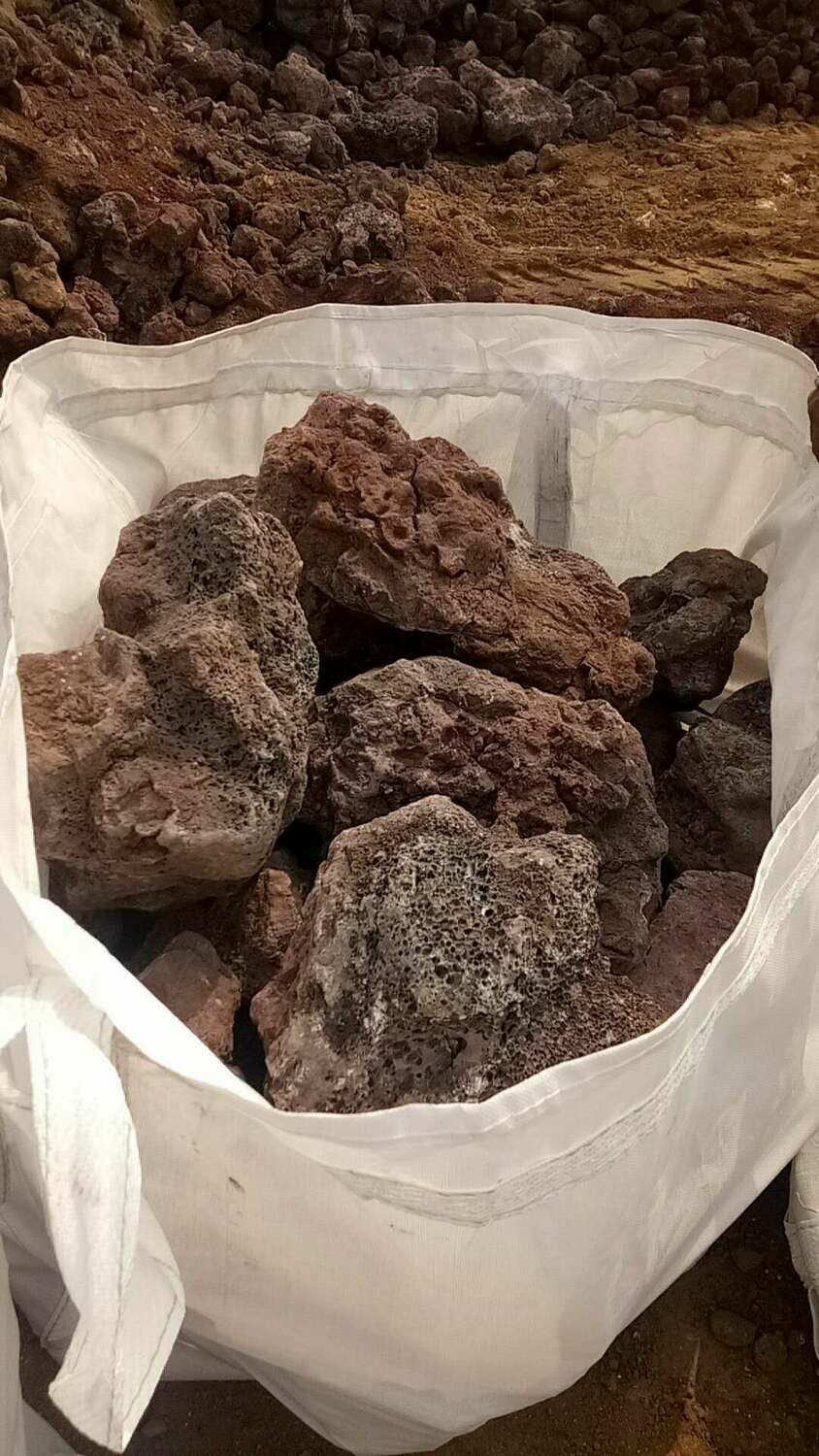 Lavasteen VULCANO RED (afmetingen 10-30 cm) per KG