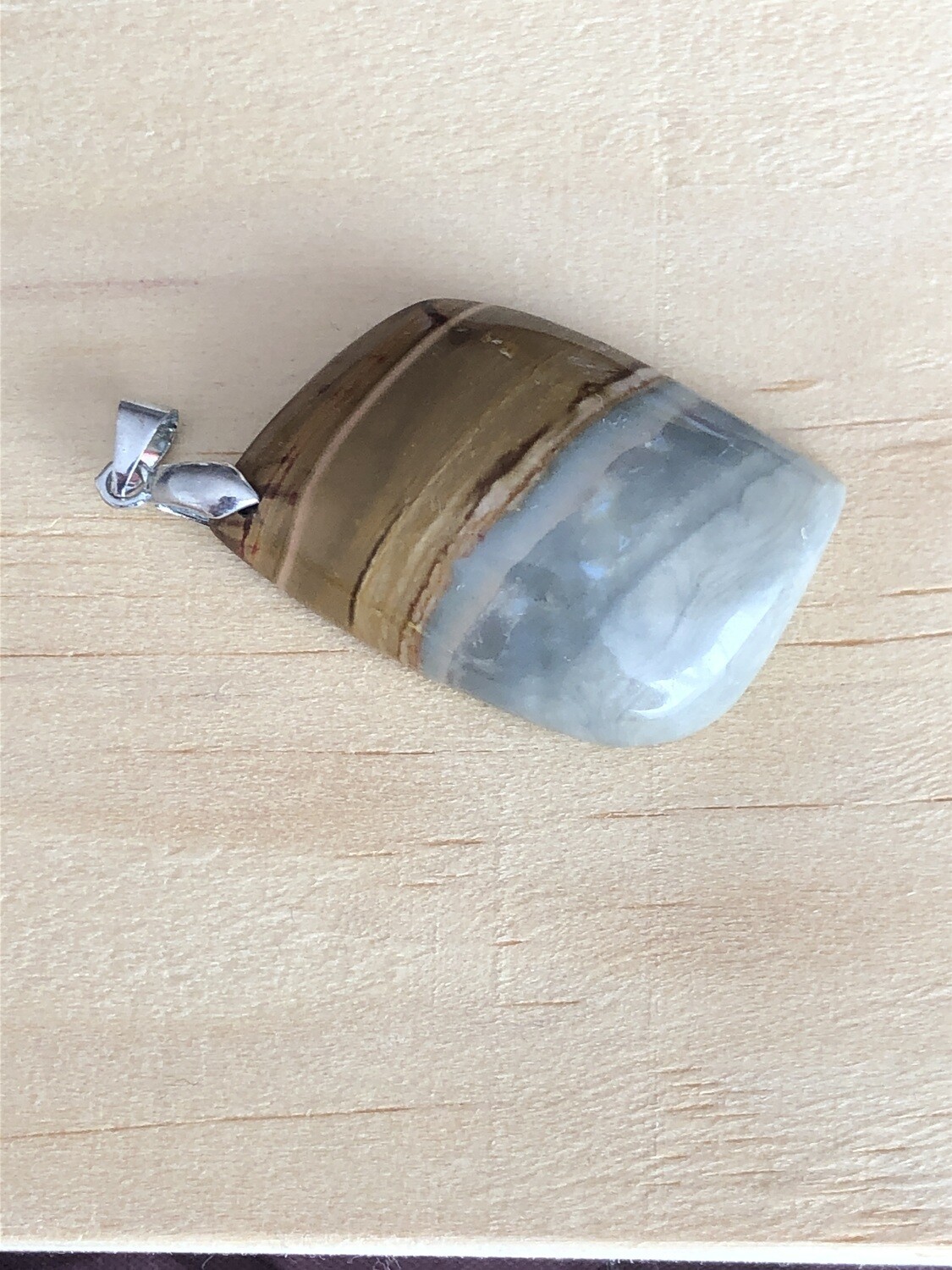 Pendentif de jaspe polychrome