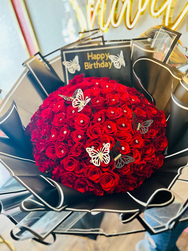 100  Luxury roses 